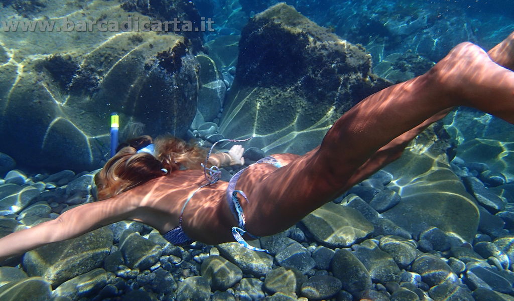 Sirena nel mare delle isole Eolie