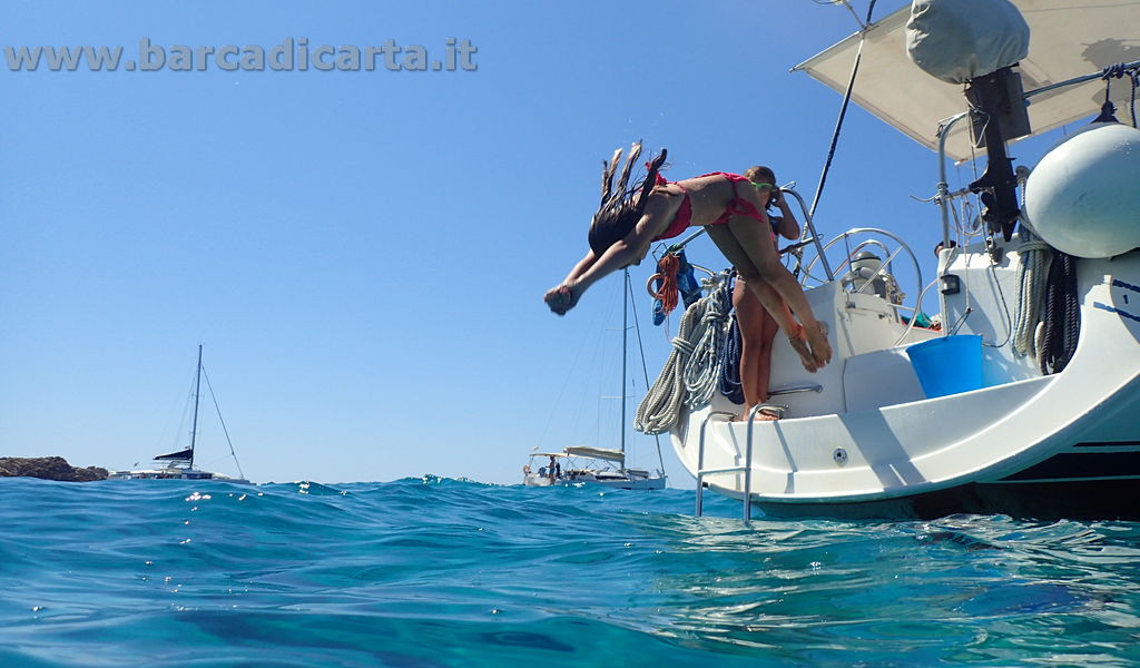 Tuffo dalla barca - Corsica in barca a vela