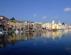 Il poro di Procida visto dalla barca